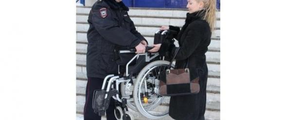 Полицейские в Набережных Челнах вернули детскую инвалидную коляску