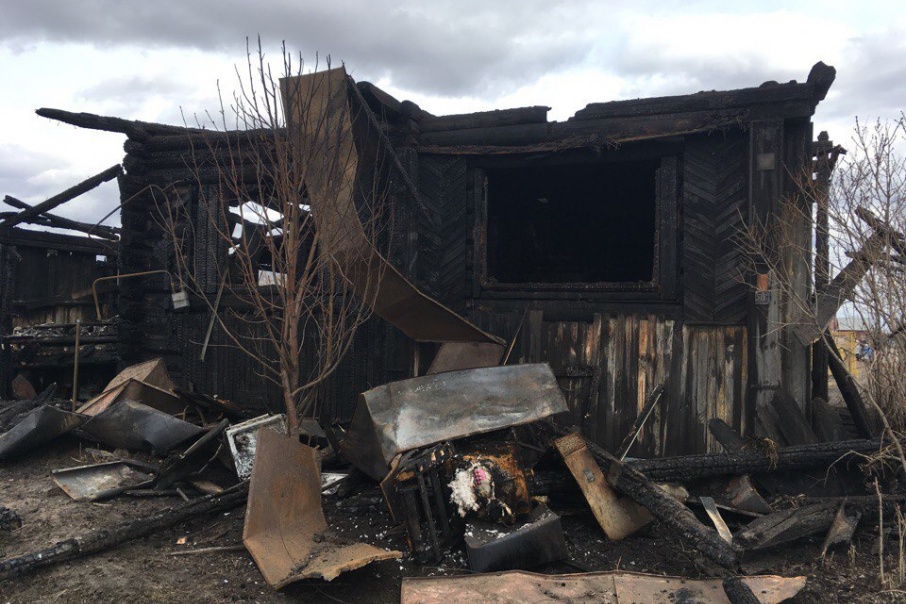 Зауральцы собрали помощь семье, дом которой спалила родственница