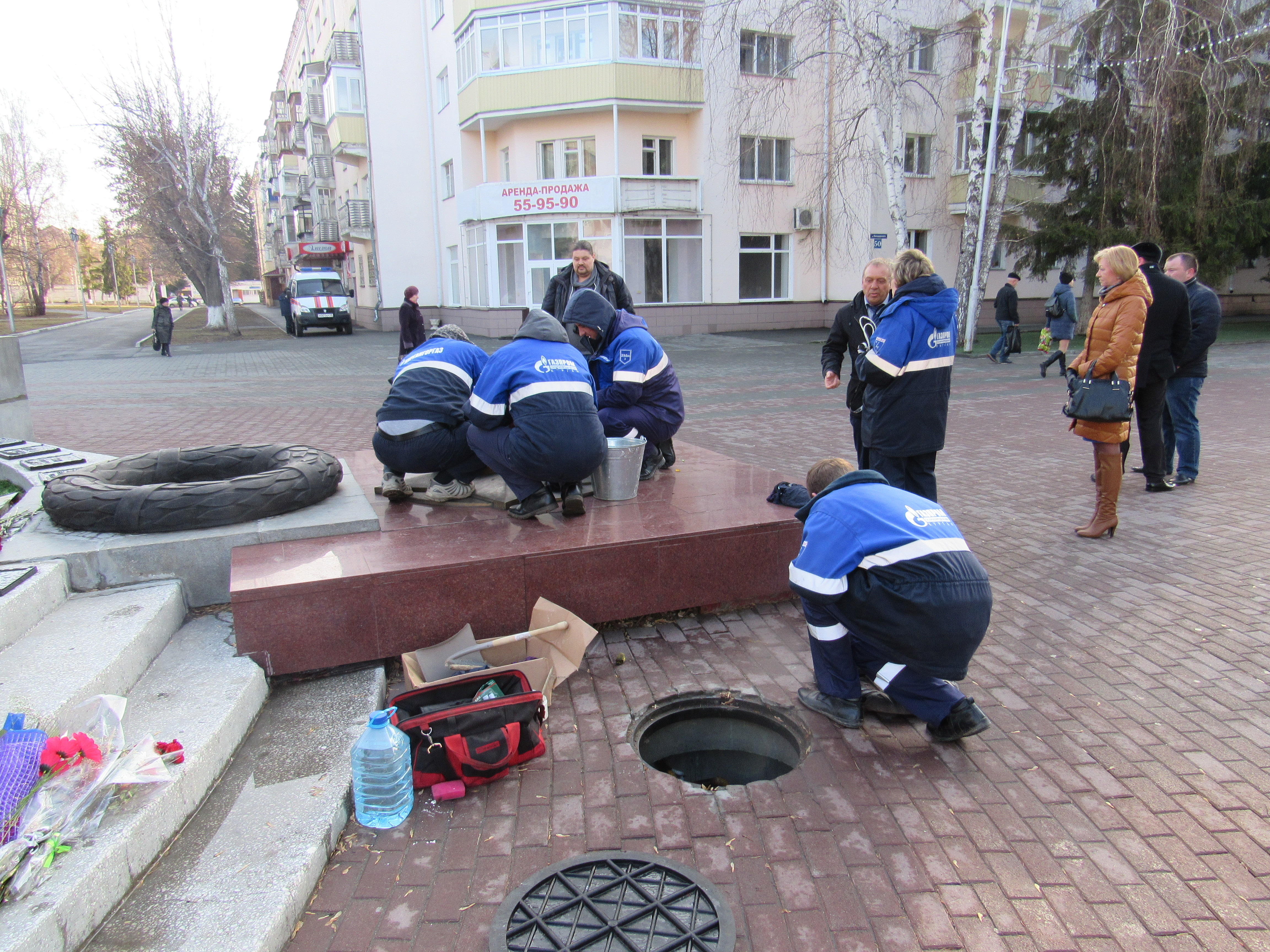 В Кургане погасили Вечный огонь, чтобы почистить его перед Днём Победы