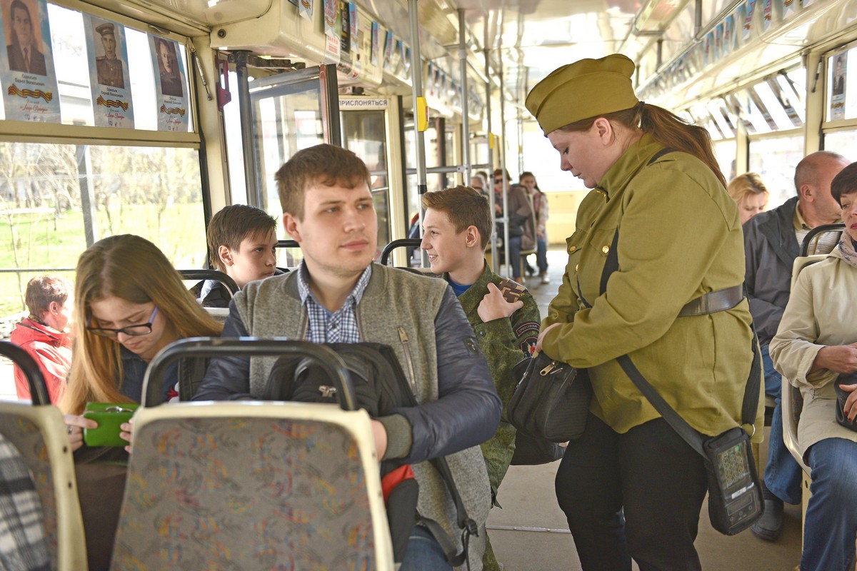 Грозный трамвай и задорные шляпки: что украшают атрибутами Победы в российских городах