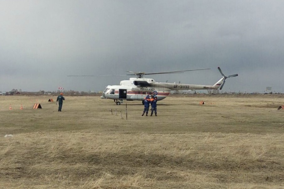 В Курган из Красноярска прилетел вертолет М-8, чтобы тушить пожары