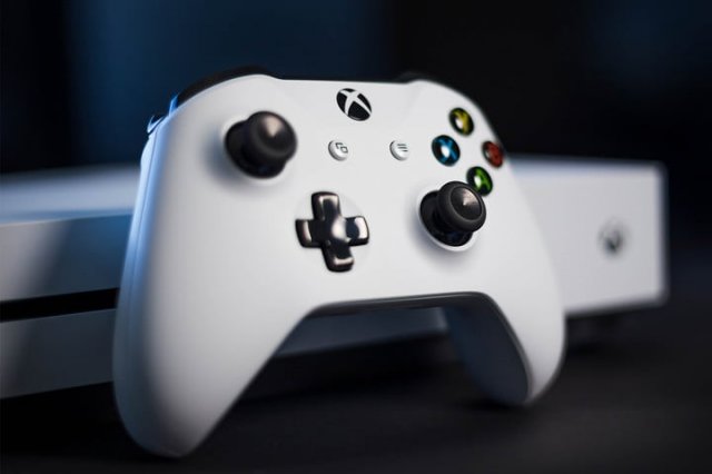 Новые Xbox One S и Xbox One X отныне поставляются без предупреждающих стикеров